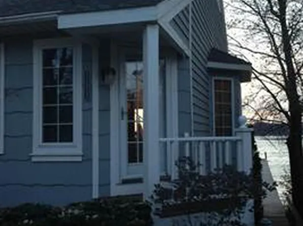 17513 N Fruitport Rd, Spring Lake, MI 49456