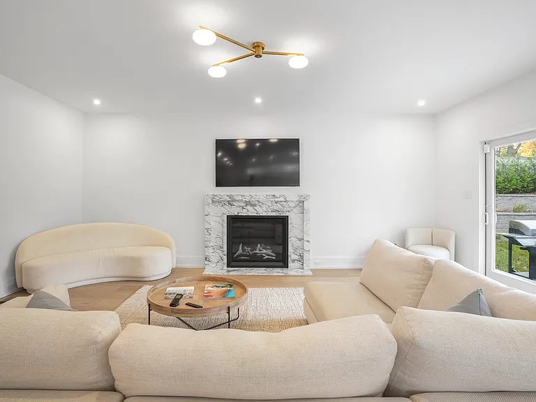 79 N Bishop Ln — Photo 5