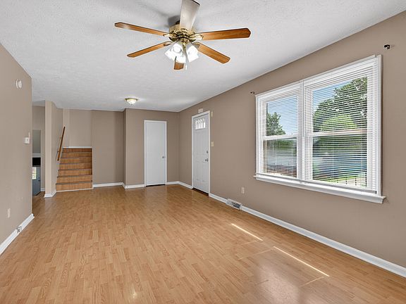 4th image of 222 Martin Dr