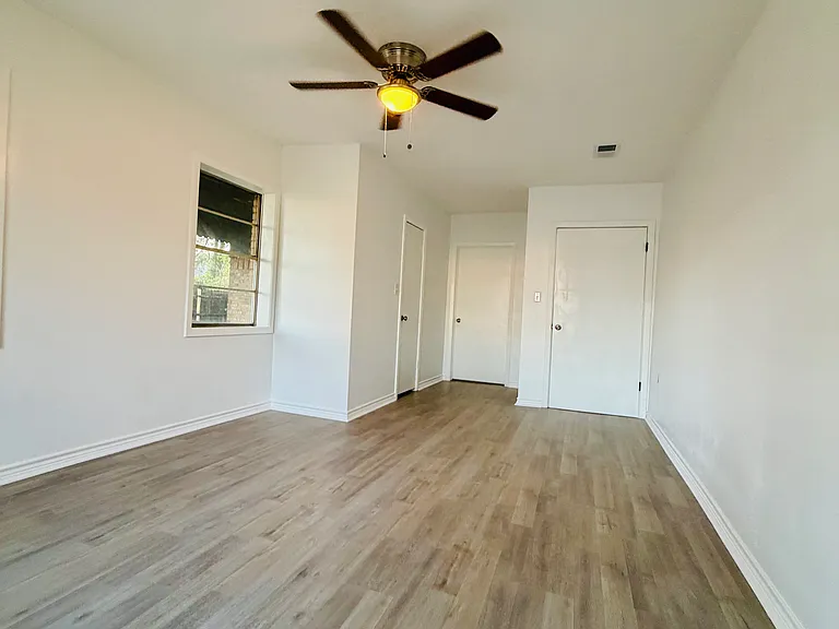 923 California St — Photo 16