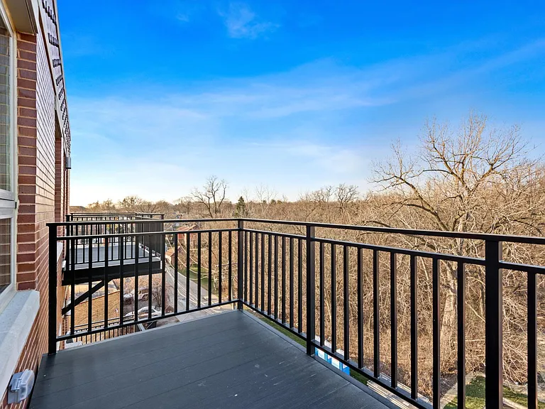 Ravinia Crossing — Photo 9