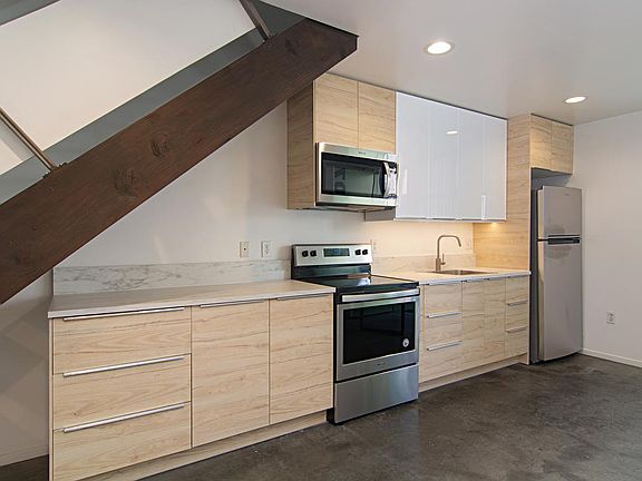 5th image of 750 11th Ave Unit 107