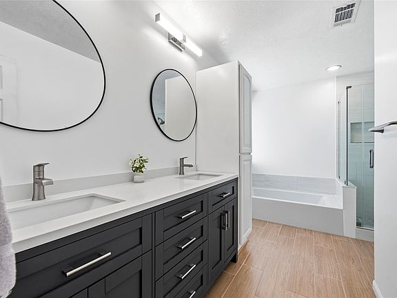 3rd image of 16423 Maple Downs Ln