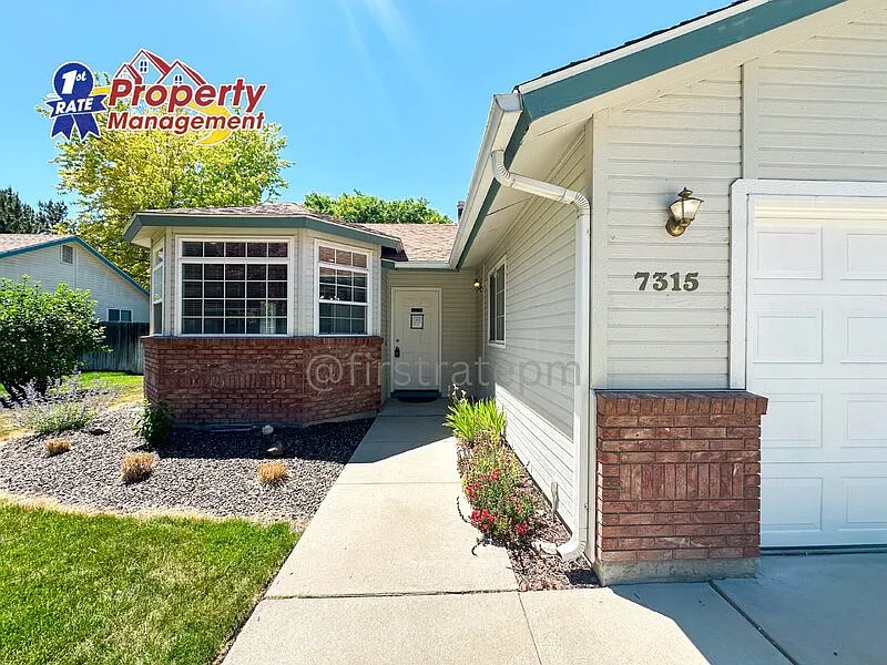 Building Photo - 7315 N Parkcrest Ave