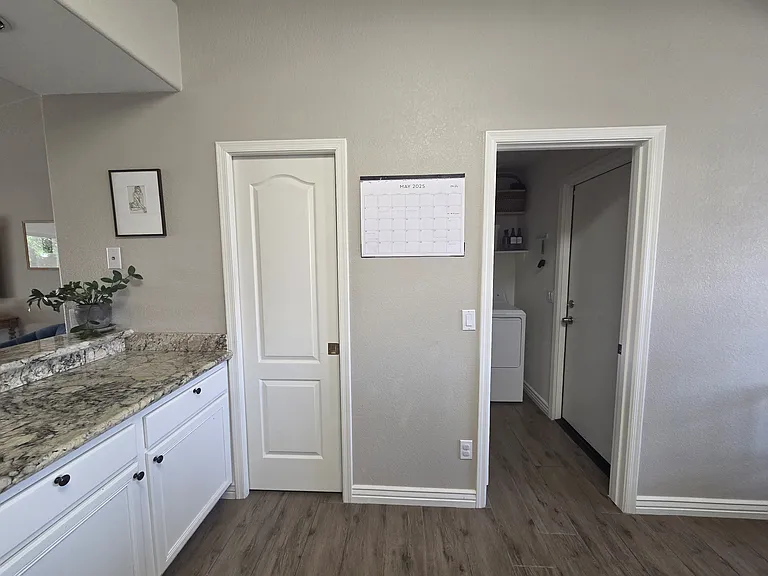 424 W Comstock Ct — Photo 30