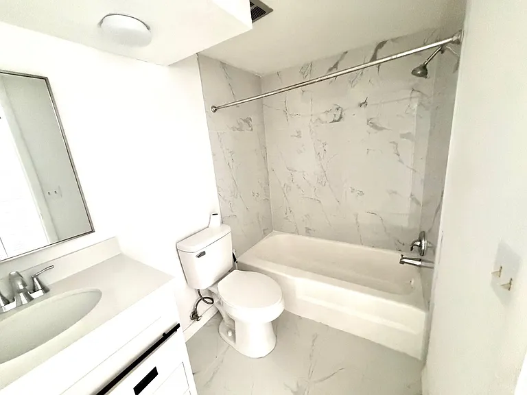 4550 Cove Cir #905 — Photo 10