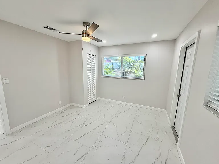 1652 NE 33rd St #B — Photo 9