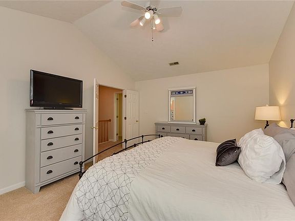 3rd image of 103 Sunrise Bluff Ct