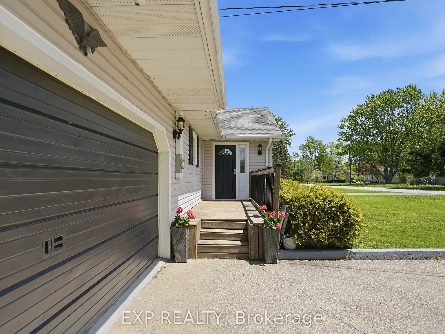 4 bed, $2,300 — Photo 4