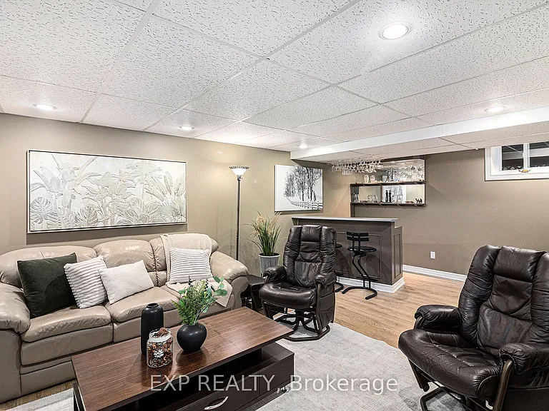 2 Castlebeau St — Photo 18