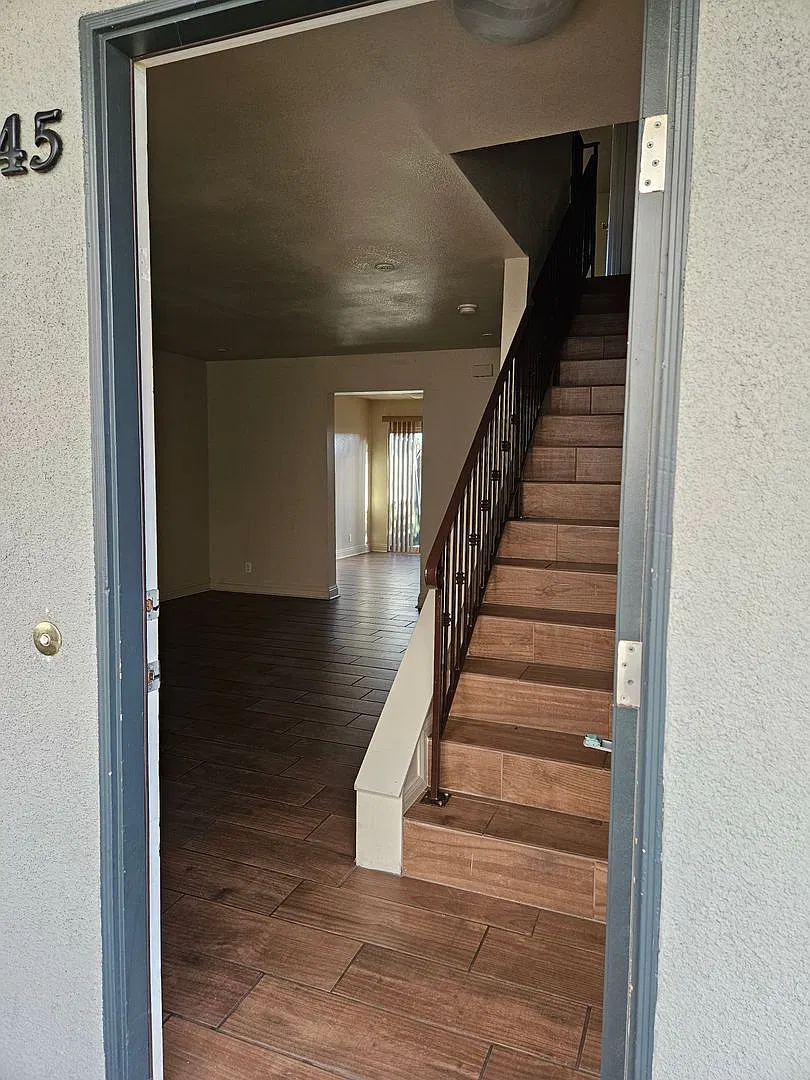 1045 Peach Ave — Photo 4