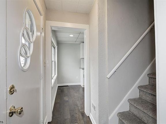 5th image of 583 Arlington Ave