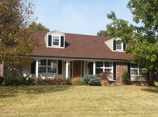 611 Packford Dr, Chesterfield, MO