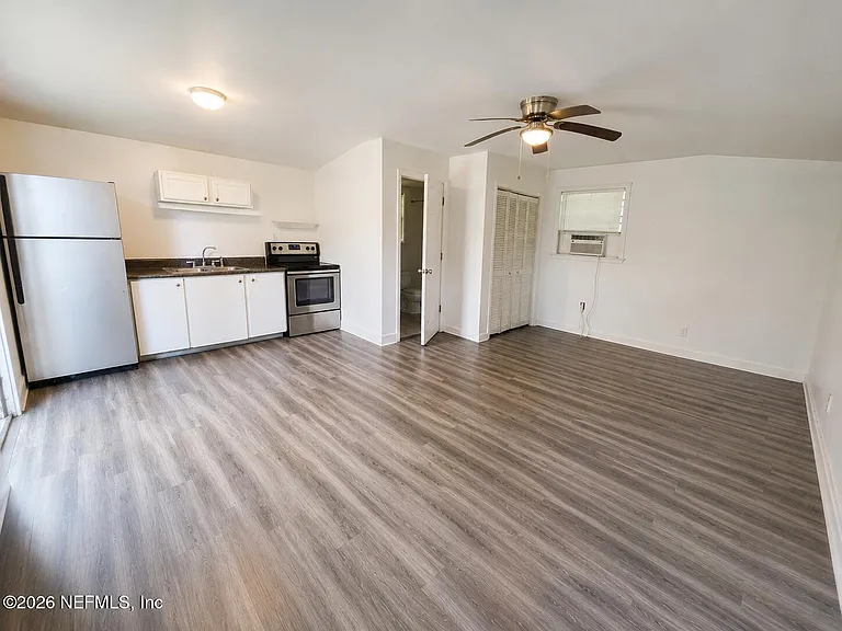 4803 Lexington Ave #B — Photo 8