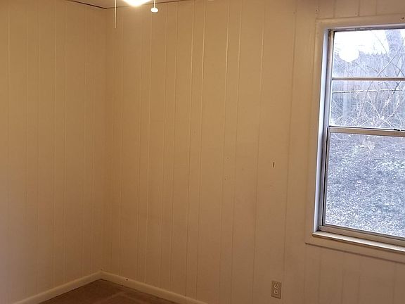 3rd image of 410 S Maple St