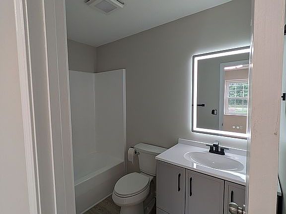 3rd image of 613 Vose Rd