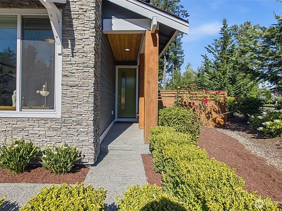 3rd image of 13165 176th Avenue E
