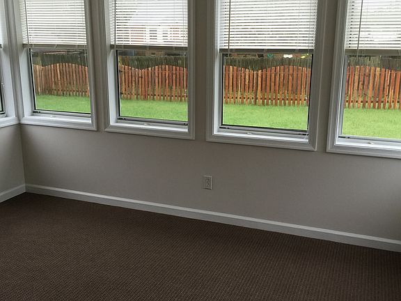 4th image of 1036 Weeping Willow Dr