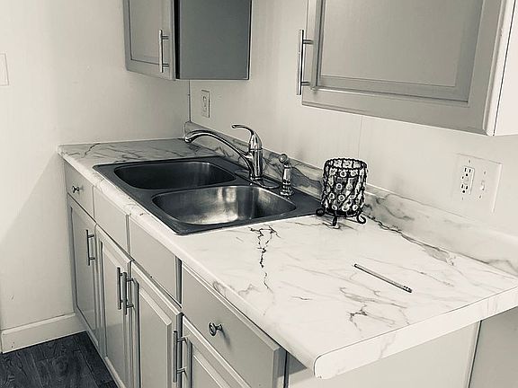3rd image of 3439 Buchanan Ave SW