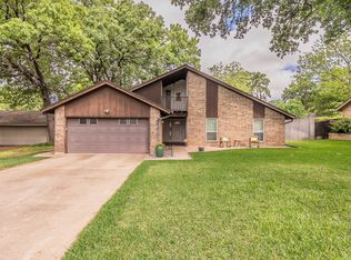 2003 Edgebrook Ct, Arlington, TX 76015