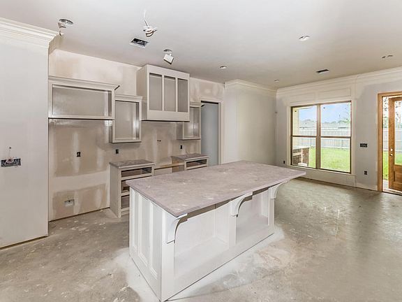 3rd image of 108 Edgewater Dr
