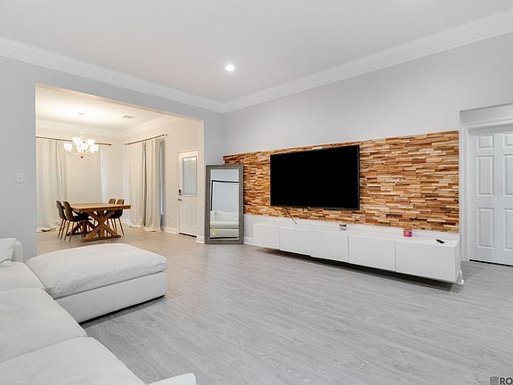 3rd image of 700 Priscilla Ln