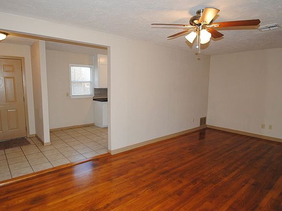 5th image of 9302 Essex Ave