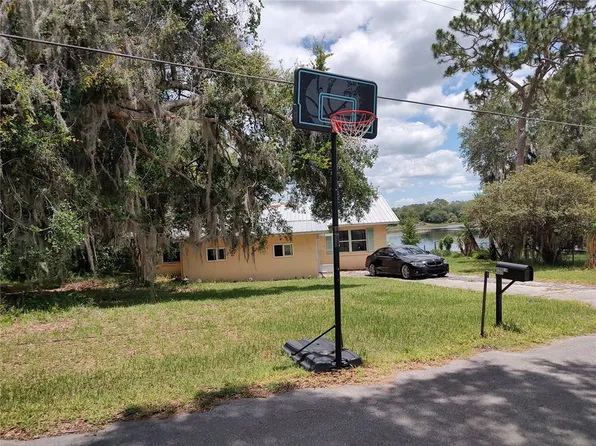 16885 SE 71st St, Ocklawaha, FL 32179