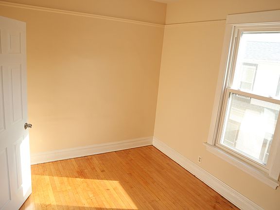 2nd image of 219 University Ln #D6
