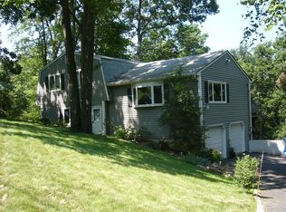 17 Stage Rd, Brookfield, CT 06804