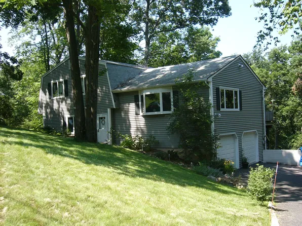 17 Stage Rd, Brookfield, CT 06804