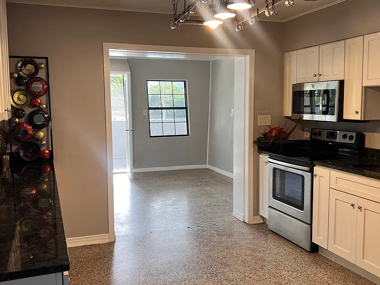 2111 S West Shore Blvd — Photo 17