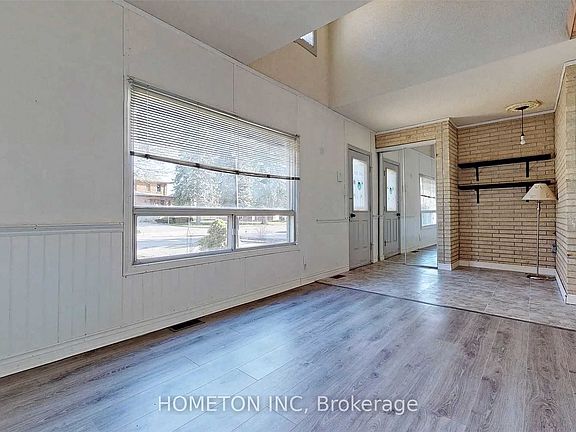 3rd image of 95 Yongehurst Rd