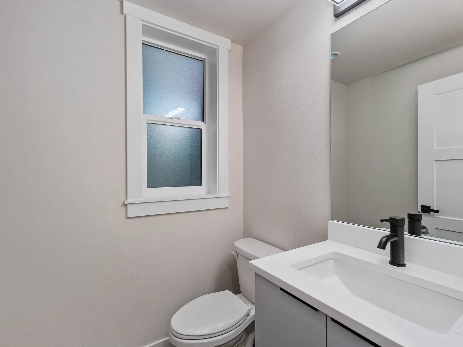 4 bed, 2032 sqft, $4,000 — Photo 3