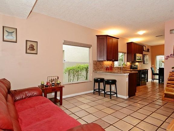 5th image of 10901 NW 11th Ct