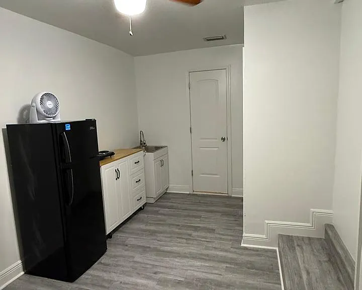 1041 SW 72nd Ct — Photo 4