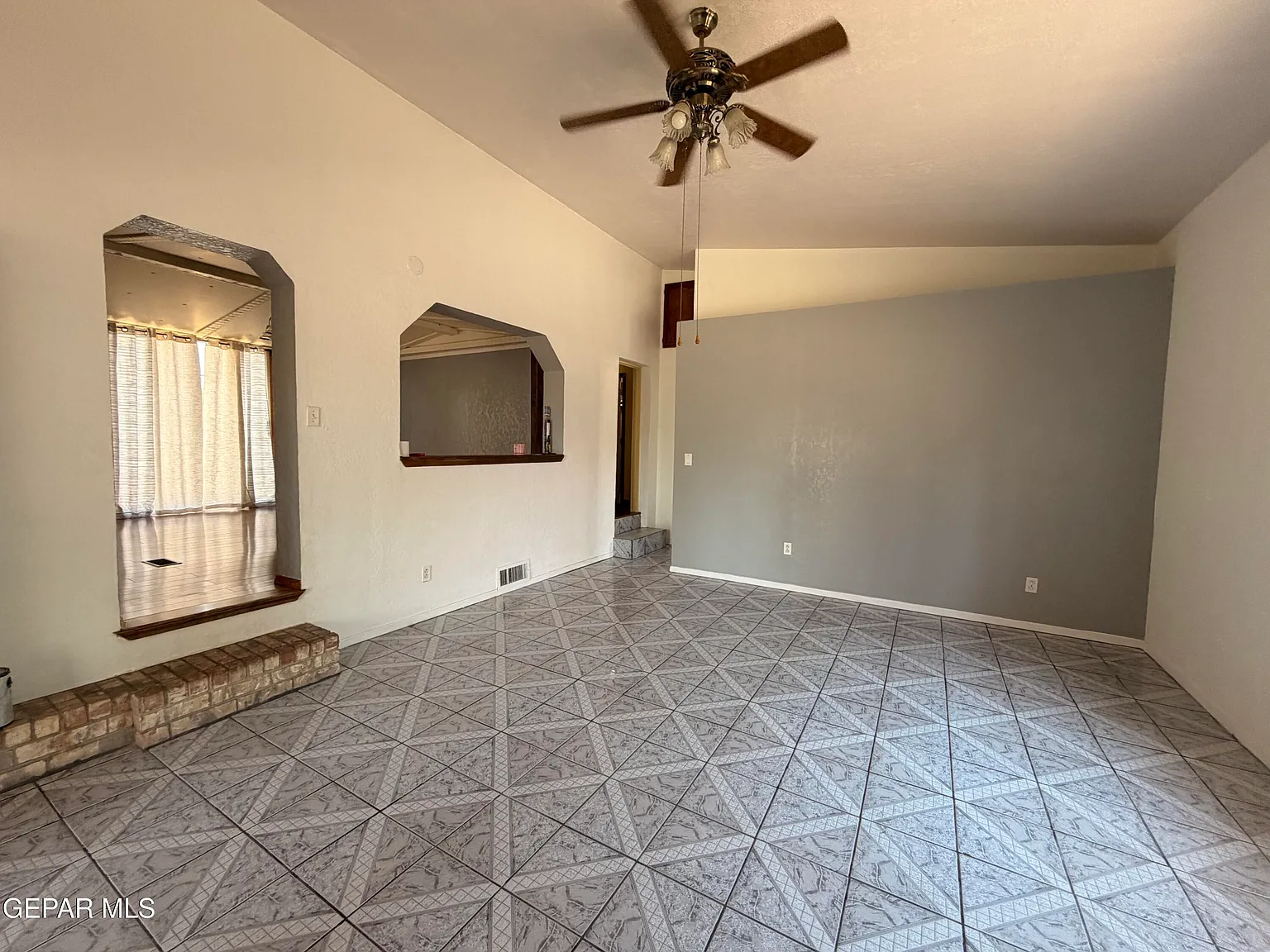 3 bed, 1389 sqft, $1,250 — Photo 4