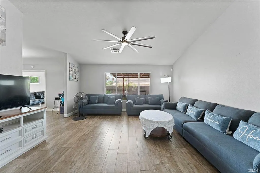 4 bed, 2001 sqft, $3,500 — Photo 1