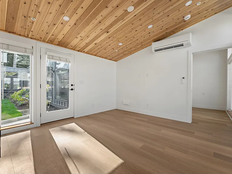 11446 NE Morris St — Photo 15