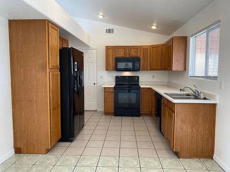 6582 W Hershey Way — Photo 9
