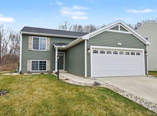 529 Swan River Dr, Benton Harbor, MI 49022