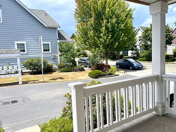 3rd image of 19367 Gadwall Ln NE
