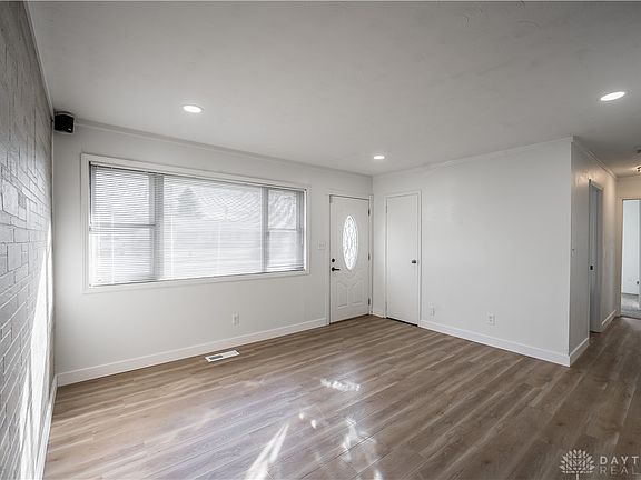 5th image of 308 Lang Ct