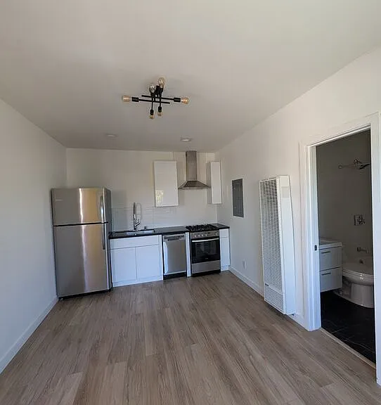 2626 Cloverfield Blvd #10 — Photo 2