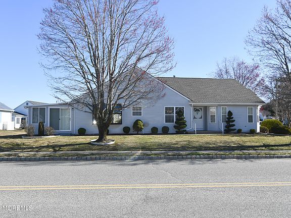 4th image of 90 Woodstock Drive