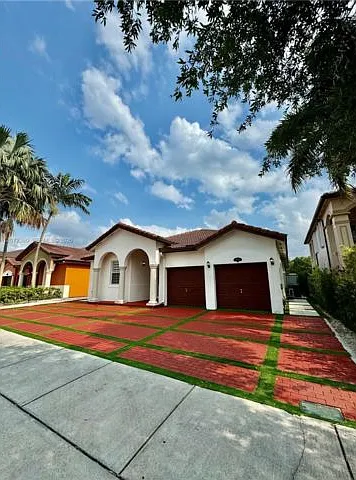 3 bed, 2.0 bath, 2039 sqft, $3,800 — Photo 1