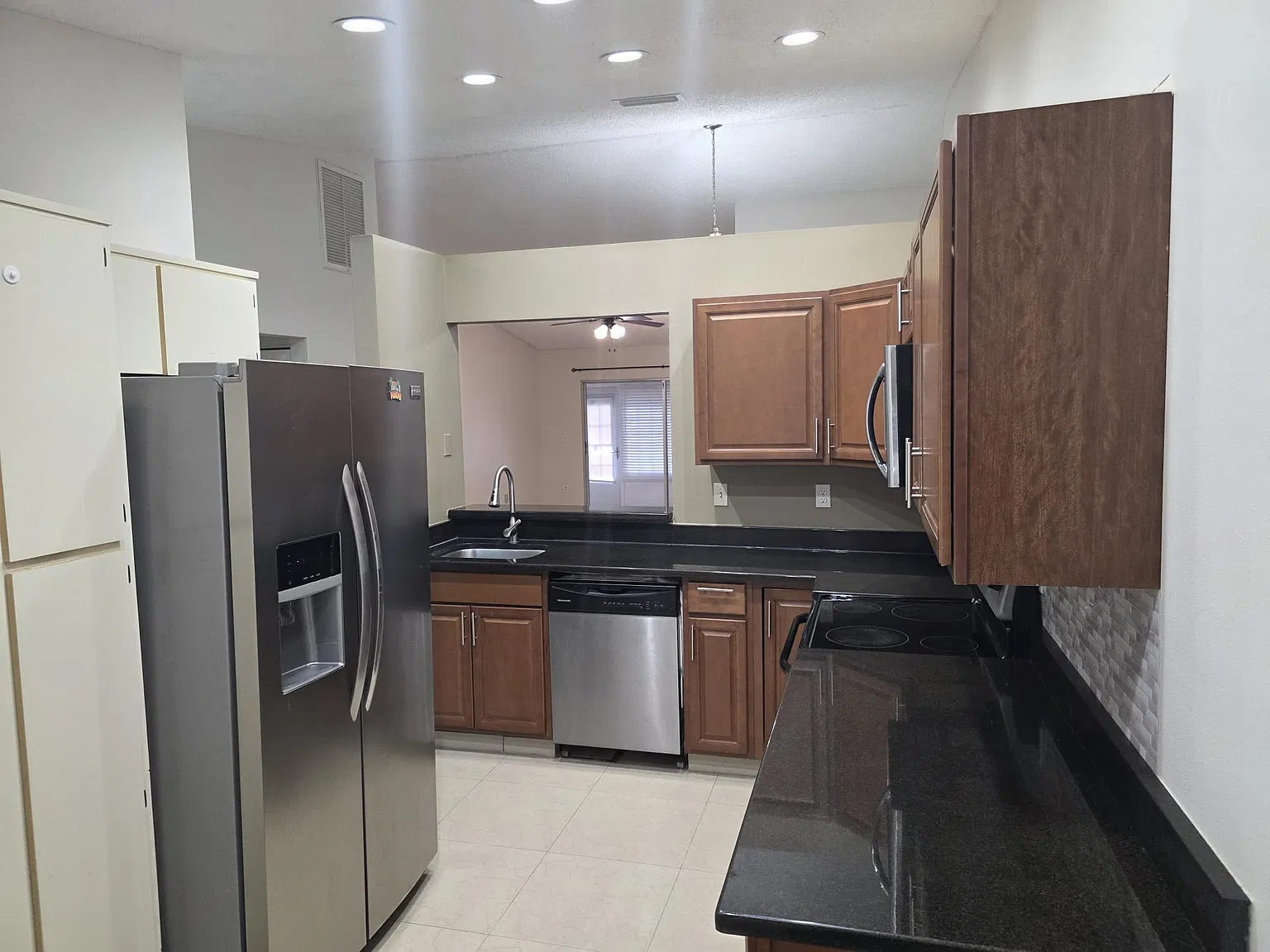 3163 Claremont Pl — Photo 2