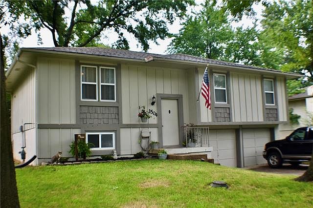 1st image of 1504 SE 15th Pl
