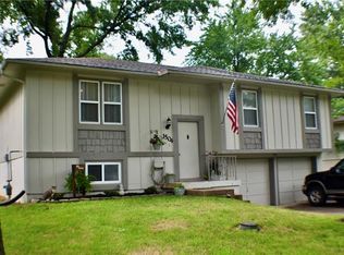1504 SE 15th Pl, Oak Grove, MO 64075