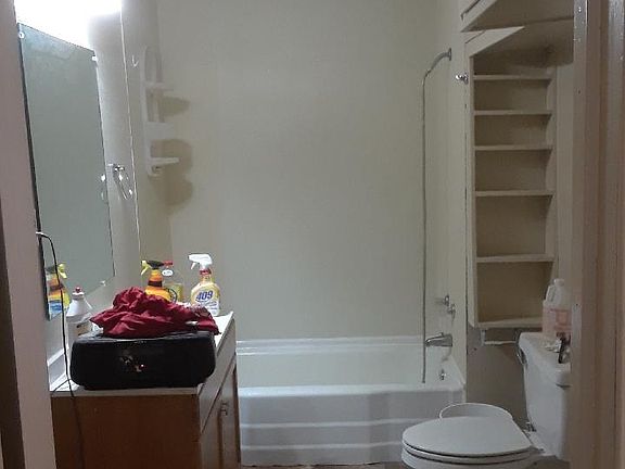 Main Bathroom in hall